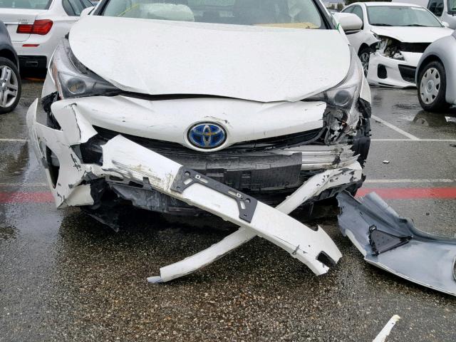 JTDKBRFU2H3546147 - 2017 TOYOTA PRIUS WHITE photo 9