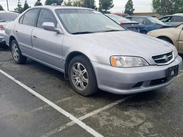 19UUA5666YA017030 - 2000 ACURA 3.2TL SILVER photo 1