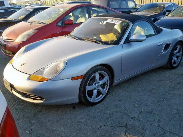 WP0CA2981YU625400 - 2000 PORSCHE BOXSTER SILVER photo 2