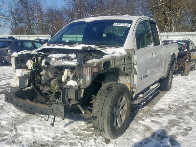 1N6AA06AX5N555725 - 2005 NISSAN TITAN XE WHITE photo 2