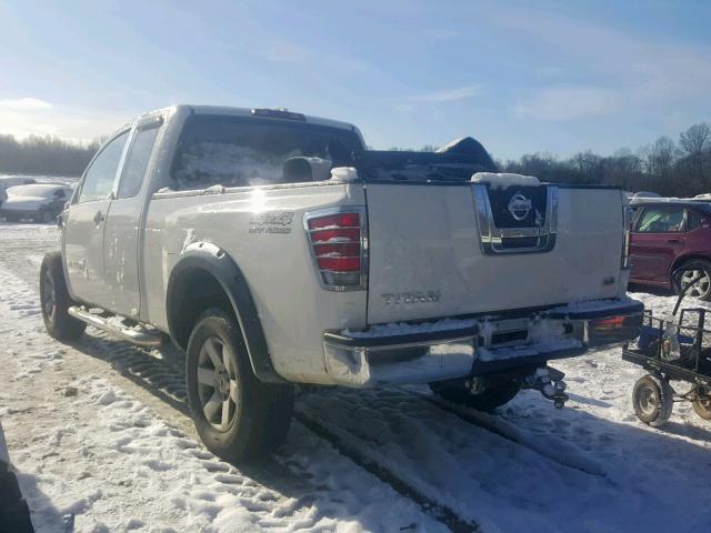 1N6AA06AX5N555725 - 2005 NISSAN TITAN XE WHITE photo 3