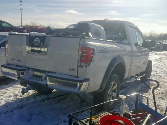 1N6AA06AX5N555725 - 2005 NISSAN TITAN XE WHITE photo 4