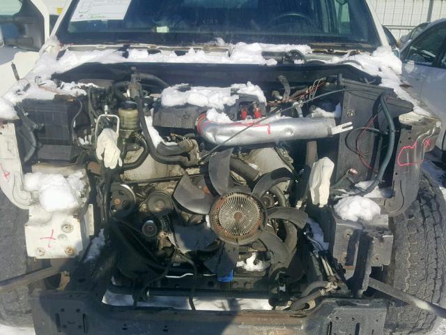 1N6AA06AX5N555725 - 2005 NISSAN TITAN XE WHITE photo 7