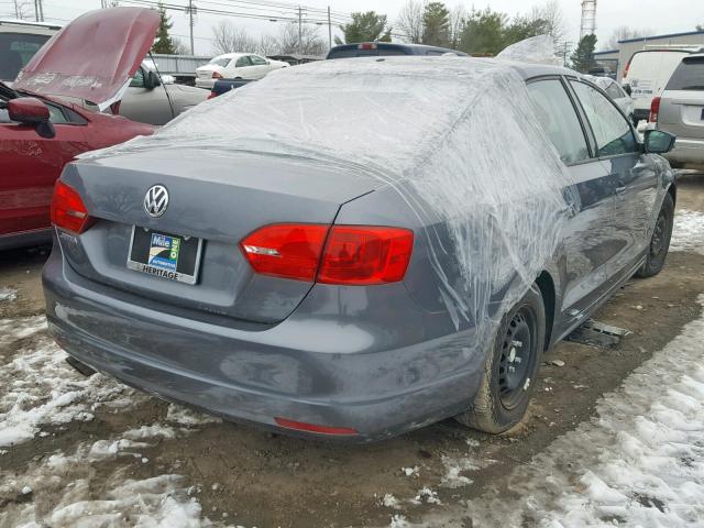 3VW2K7AJ3EM304606 - 2014 VOLKSWAGEN JETTA BASE GRAY photo 4