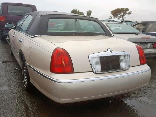 1LNHM83W91Y680288 - 2001 LINCOLN TOWN CAR C CREAM photo 3