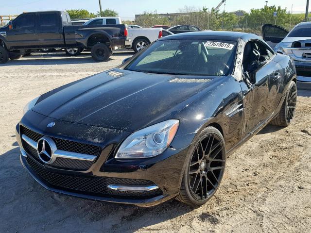 WDDPK5HA1CF032174 - 2012 MERCEDES-BENZ SLK 350 BLACK photo 2