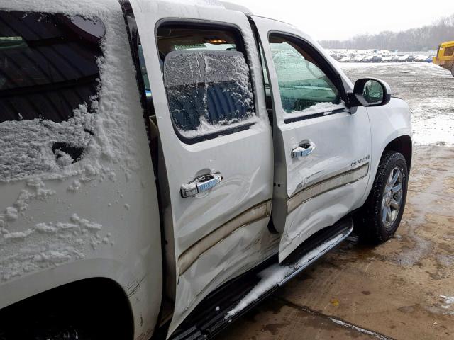 1GKFK66867J238979 - 2007 GMC YUKON XL D WHITE photo 9