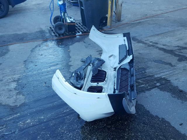 WBAVM1C58FV317265 - 2015 BMW X1 SDRIVE2 WHITE photo 9