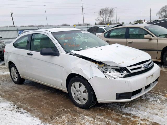 1FAHP32N08W287072 - 2008 FORD FOCUS S/SE WHITE photo 1