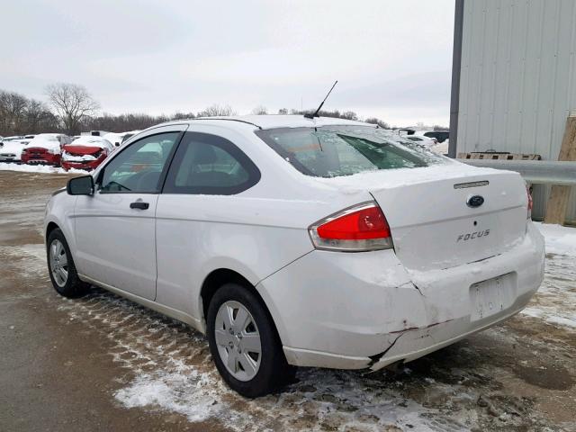 1FAHP32N08W287072 - 2008 FORD FOCUS S/SE WHITE photo 3