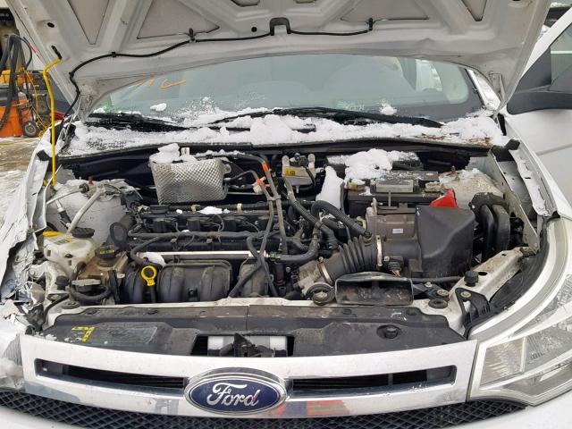 1FAHP32N08W287072 - 2008 FORD FOCUS S/SE WHITE photo 7