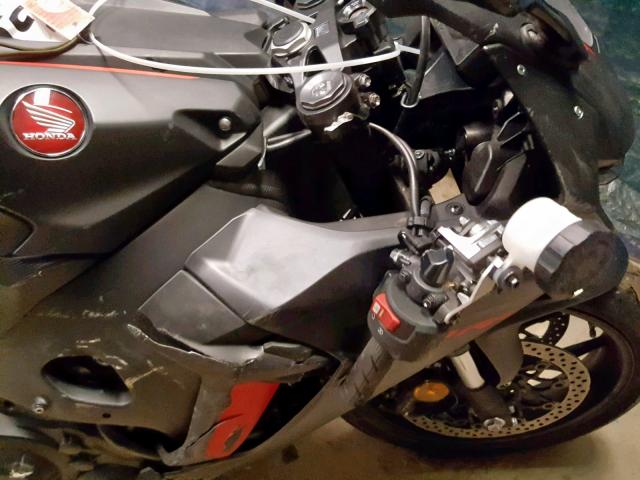 JH2SC7752HK000471 - 2017 HONDA CBR1000 RA GRAY photo 9