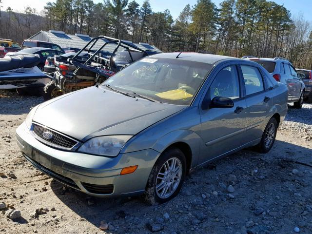 1FAFP34N15W270703 - 2005 FORD FOCUS ZX4 GRAY photo 2
