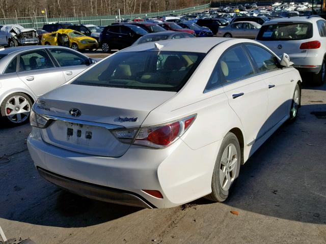 KMHEC4A49BA001999 - 2011 HYUNDAI SONATA HYB WHITE photo 4