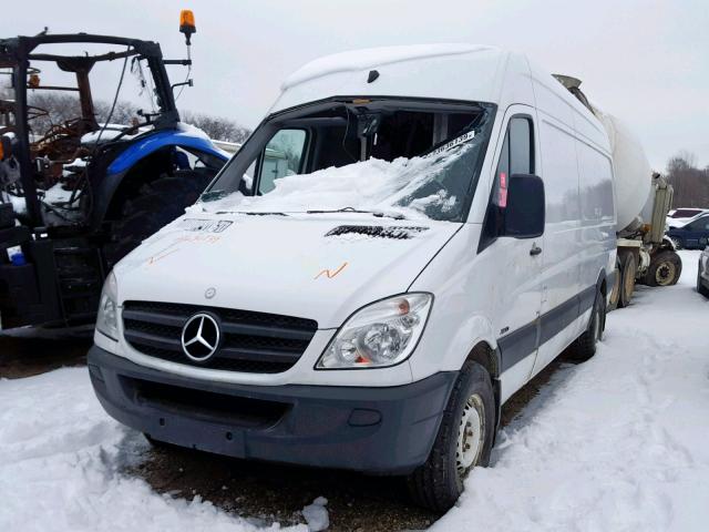 WD3PE8CB0B5568244 - 2011 MERCEDES-BENZ SPRINTER 2 WHITE photo 2