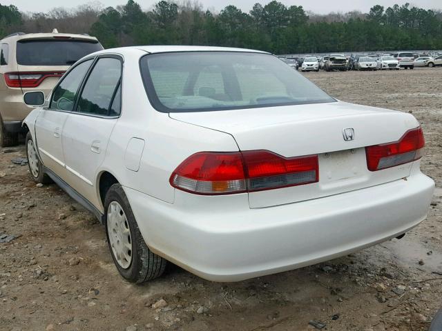 1HGCG56421A086425 - 2001 HONDA ACCORD LX WHITE photo 3