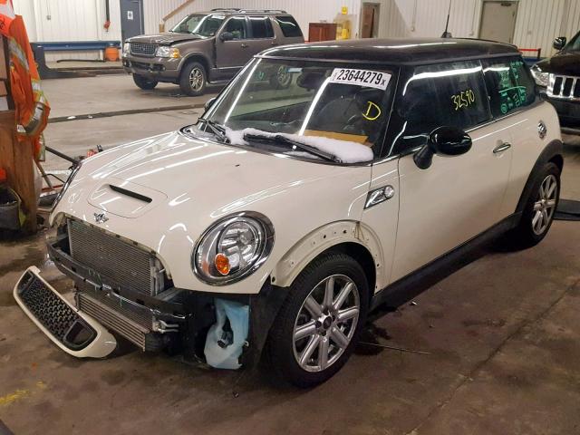 WMWSV3C5XCT386283 - 2012 MINI COOPER S WHITE photo 2