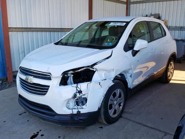 3GNCJKSB8GL267637 - 2016 CHEVROLET TRAX LS WHITE photo 2