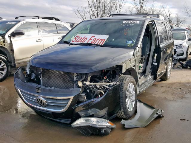 2C4RVABG5CR240275 - 2012 VOLKSWAGEN ROUTAN SE GRAY photo 2