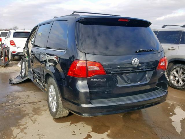 2C4RVABG5CR240275 - 2012 VOLKSWAGEN ROUTAN SE GRAY photo 3