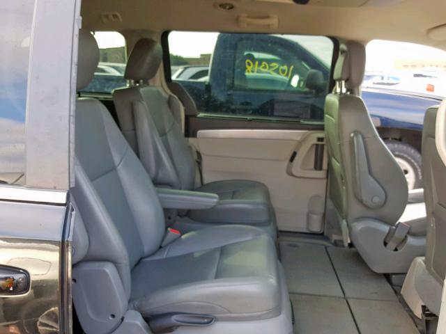 2C4RVABG5CR240275 - 2012 VOLKSWAGEN ROUTAN SE GRAY photo 6