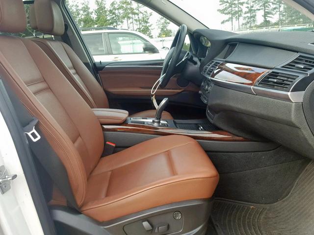 5UXZV8C51CL426179 - 2012 BMW X5 XDRIVE5 WHITE photo 5