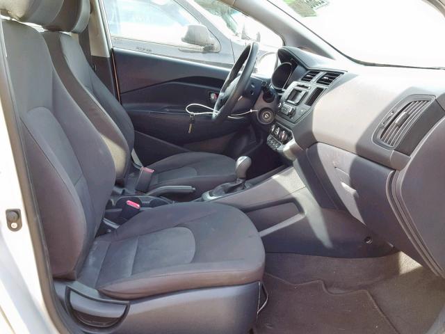 KNADM4A34F6496610 - 2015 KIA RIO LX 银色 照片 5