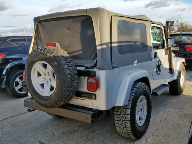 1J4FA44S05P304819 - 2005 JEEP WRANGLER / SILVER photo 4