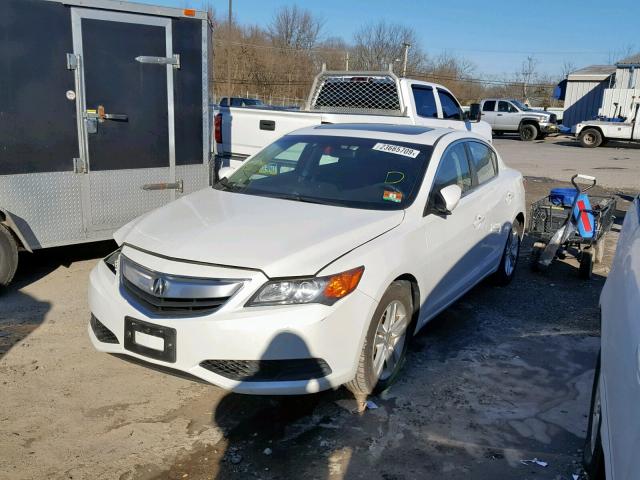 19VDE1F36DE009253 - 2013 ACURA ILX 20 WHITE photo 2