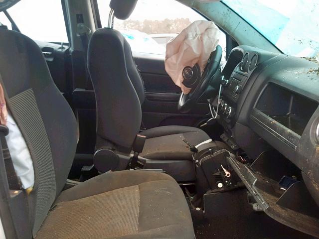 1C4NJCBA2CD550663 - 2012 JEEP COMPASS SP თეთრი ფოტო 5