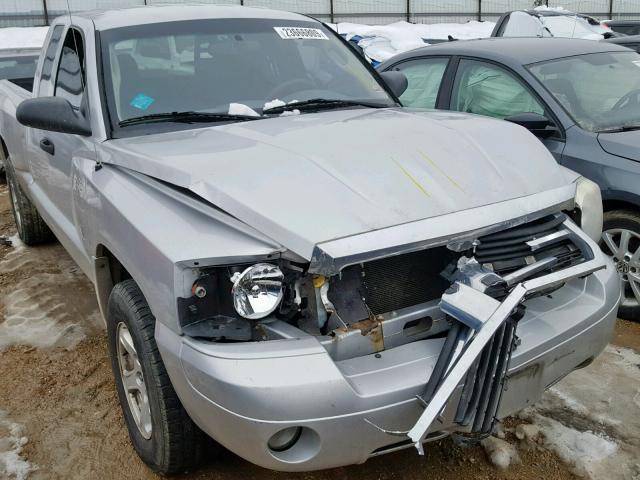 1D3HE52K25S328782 - 2005 DODGE DAKOTA LAR SILVER photo 9