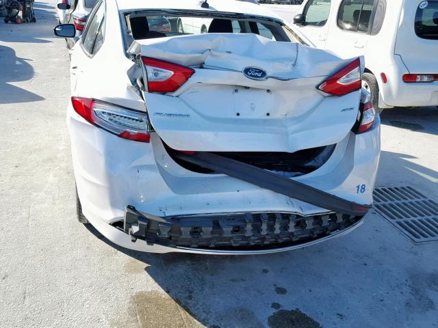 3FA6P0H79GR260565 - 2016 FORD FUSION SE WHITE photo 9