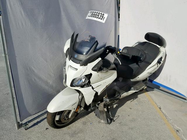 JS1CP51B1B2100115 - 2011 SUZUKI AN650 A WHITE photo 2