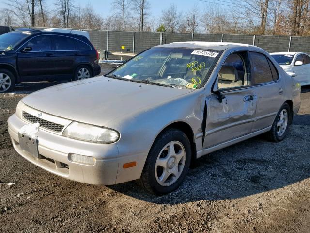 1N4BU31F2PC132774 - 1993 NISSAN ALTIMA XE GOLD photo 2