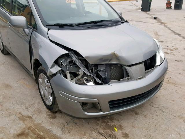 3N1BC1CPXBL410988 - 2011 NISSAN VERSA S GRAY photo 9