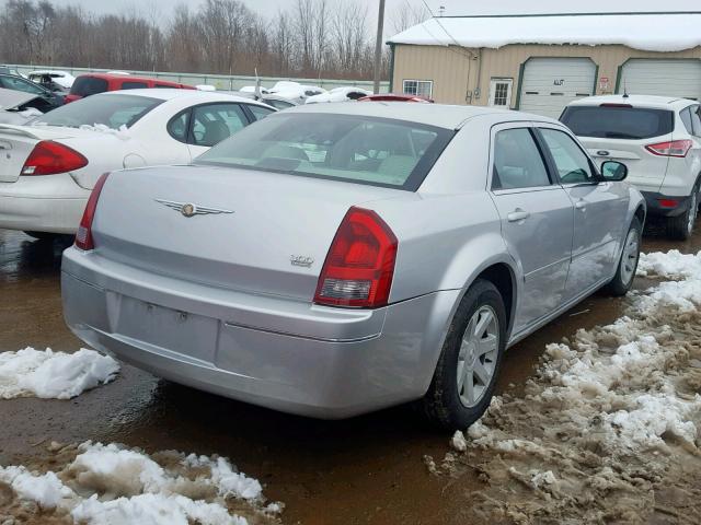 2C3JA53G05H644967 - 2005 CHRYSLER 300 TOURIN SILVER photo 4