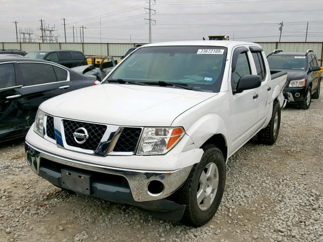 1N6AD07UX5C440103 - 2005 NISSAN FRONTIER C WHITE photo 2