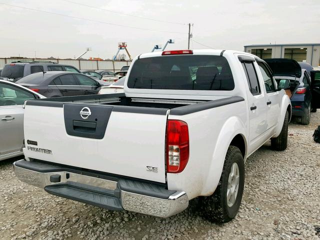 1N6AD07UX5C440103 - 2005 NISSAN FRONTIER C WHITE photo 4