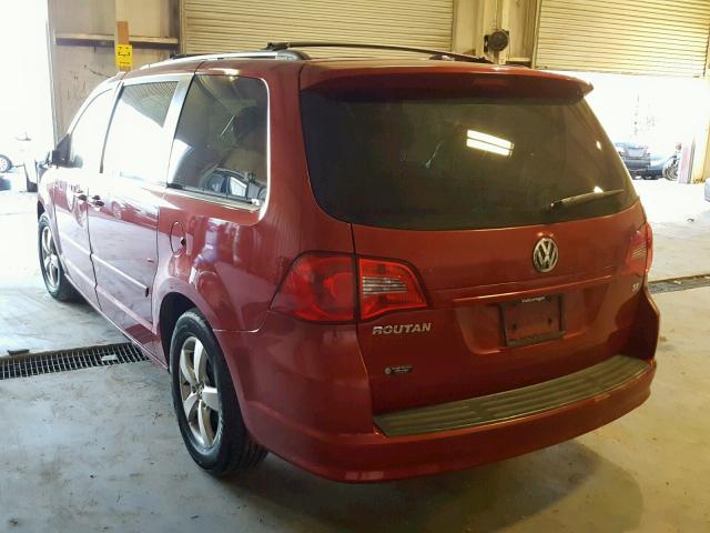 2V8HW34179R559848 - 2009 VOLKSWAGEN ROUTAN SE RED photo 3