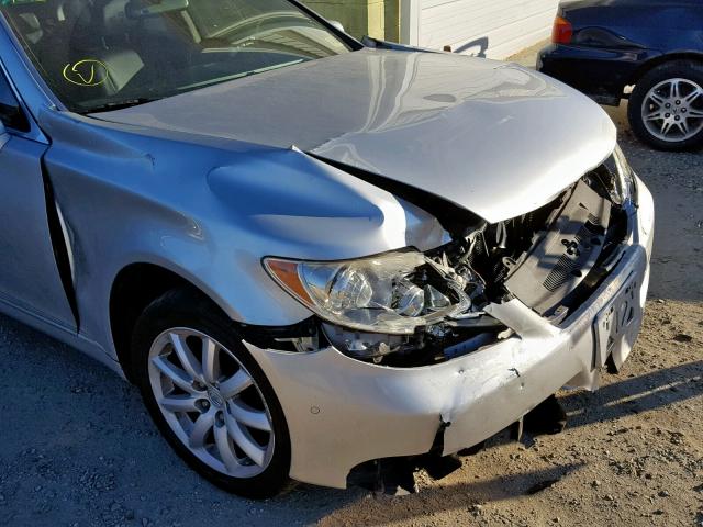 JTHGL46F475018506 - 2007 LEXUS LS 460L SILVER photo 9