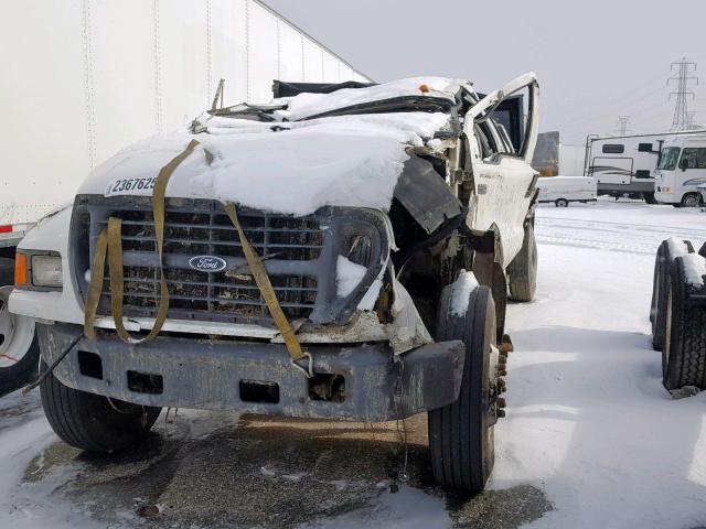 3FDXX75N9YMA72312 - 2000 FORD F750 SUPER WHITE photo 2