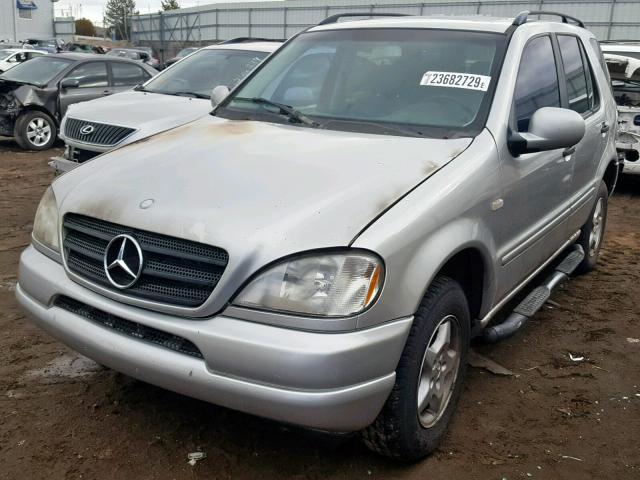 4JGAB54E2YA145950 - 2000 MERCEDES-BENZ ML 320 SILVER photo 2