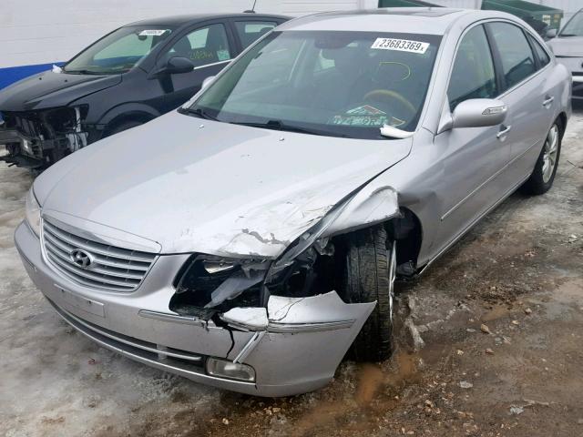 KMHFC46F78A290937 - 2008 HYUNDAI AZERA SE SILVER photo 2