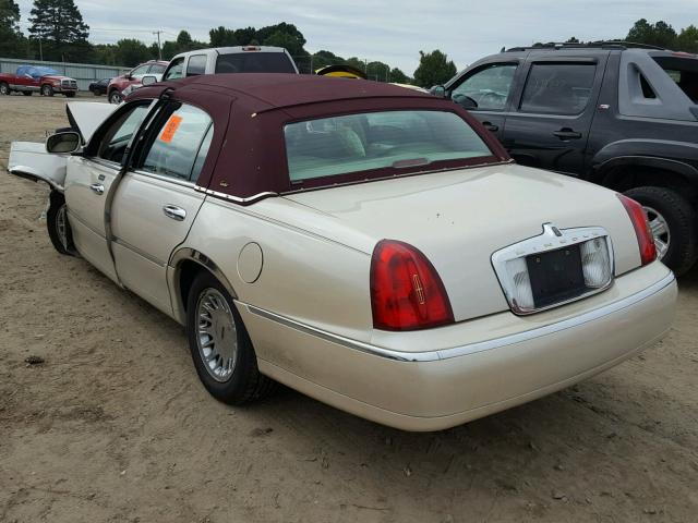 1LNHM83W5XY717006 - 1999 LINCOLN TOWN CAR C TAN photo 3