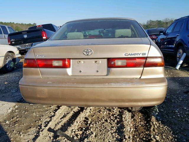 4T1BG22K4WU860737 - 1998 TOYOTA CAMRY CE 米色 照片 9
