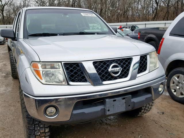 1N6AD09W07C406527 - 2007 NISSAN FRONTIER C SILVER photo 9