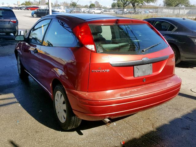 3FAFP31NX5R156335 - 2005 FORD FOCUS ZX3 RED photo 3