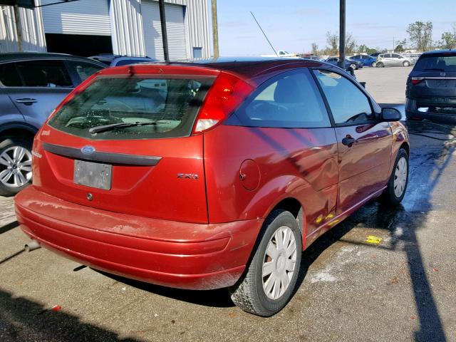 3FAFP31NX5R156335 - 2005 FORD FOCUS ZX3 RED photo 4