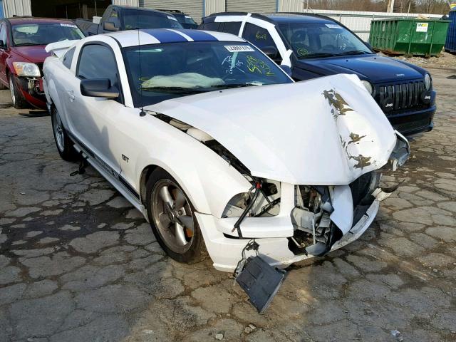 1ZVHT82H985149465 - 2008 FORD MUSTANG GT WHITE photo 1