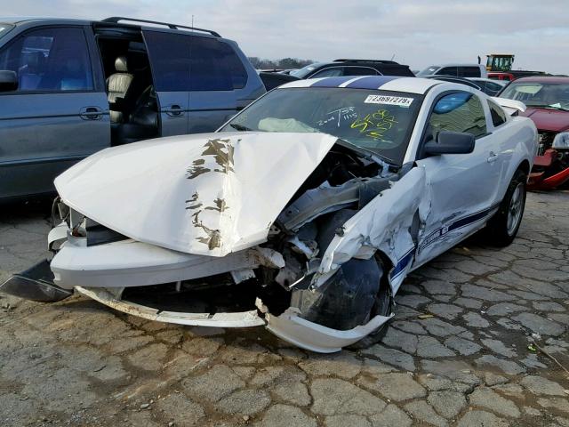 1ZVHT82H985149465 - 2008 FORD MUSTANG GT WHITE photo 2